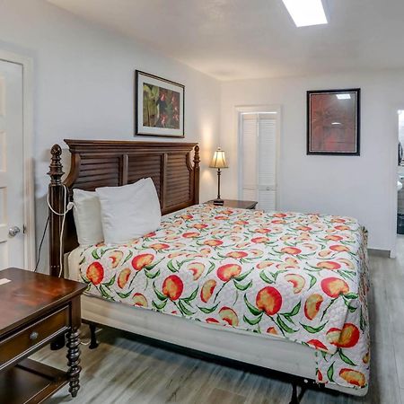 Richard'S Motel Courtyard ฮอลลีวูด ภายนอก รูปภาพ