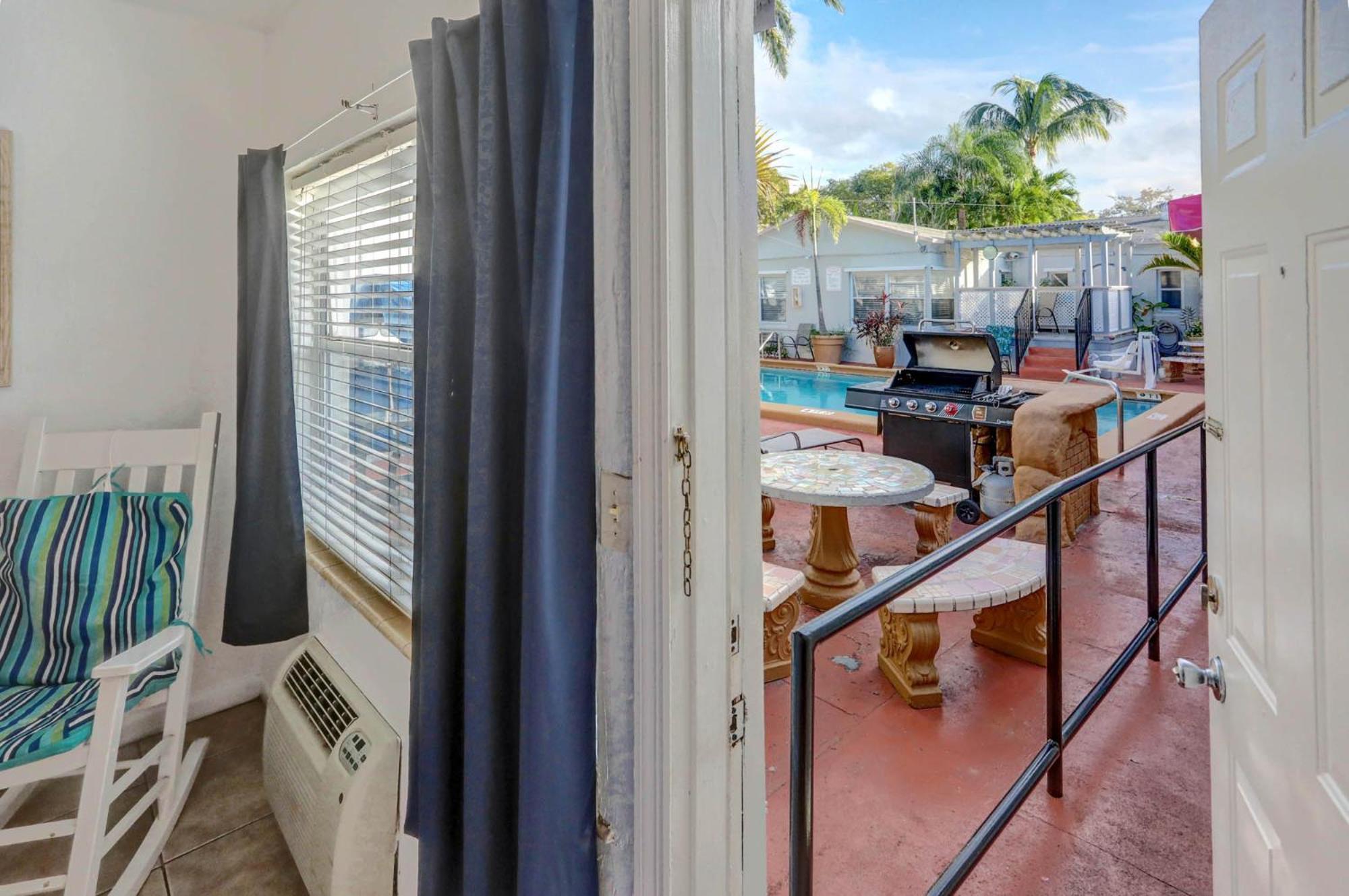 Richard'S Motel Courtyard ฮอลลีวูด ภายนอก รูปภาพ